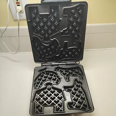 VillaWare Model 2001F UNO Farmyard Waffler Waffle Maker Barn Farm Animal Shapes • $99.99