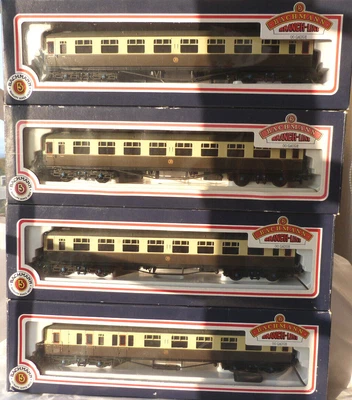 Gwr Collett Coaches  Choc/cream Bachmann 00 Gauge • £29.99