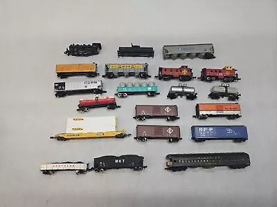 Lot Of 21 N Scale Train Cars Mixed Lot.  1 Engine/2 Cars For Parts And 17 Cars • $6