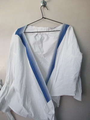 $9.75 • Buy Beautiful Scanlan Theodore Sz Sm White  Wrap Top