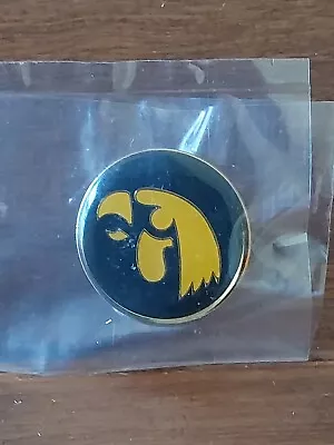 Vintage University Of Iowa Hawkeyes  Alumni Mascot Hat Pin  • $3.99