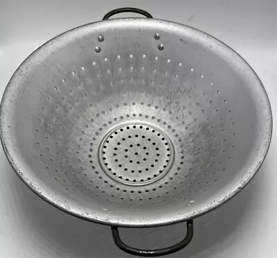 Vintage Wear-Ever Heavy Aluminum Metal Kitchen Colander Strainer 208 • $12.62