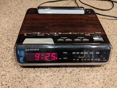 Vintage Lloyd’s AM/FM Clock Radio Model J401 With Night Light + • $10