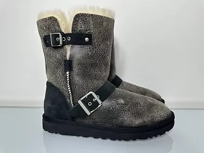 Ugg Australia Women's 1001202 Short Dylyn Black Tan Sheepskin Buckle Boot 8 US • $157.99