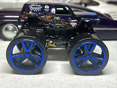 2015 Hot Wheels Monster Jam Trucks Vhtf Son-uva-digger With Track Ace Tires • $4.99