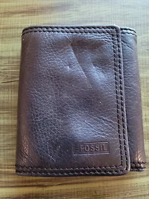 Fossil Men’s Trifold Leather Wallet Black • $18