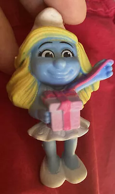 Smurfette W/present Package Gift U5U E4 Figurine Vintage Smurfs McDonalds 2013  • $6.99