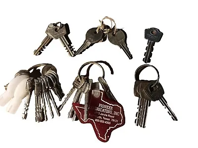 Lot Of 35 Vintage Master Lock Corrugated Flat Keys 3 Key Rings +5 Misc • $10.20