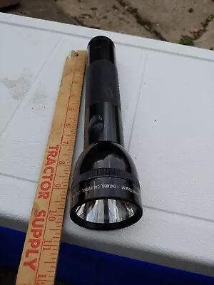 Vintage Black MAG-LITE 3-D Cell Flashlight * USA Made * WORKS Nice 10  • $13.99