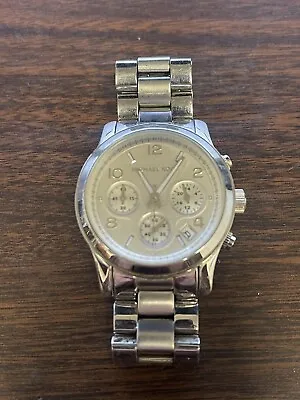 Woman's Michael Kors MK-5304 • $24