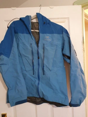 £99 • Buy Blue Arcteryx Outer Shell Waterproof Coat Unisex Mens Womens Size M