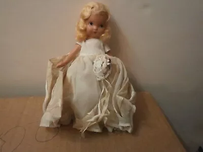 Vtg Nancy Ann Storybook  BISQUE FROZEN LEG 5.5   HOLDING FLOWERS SEE DESCRIPTION • $7