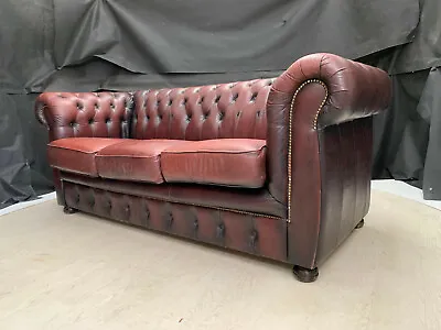 £450 • Buy EB2729 Danish Cherry Red Leather Chesterfield Style Three-Seater Sofa Vintage
