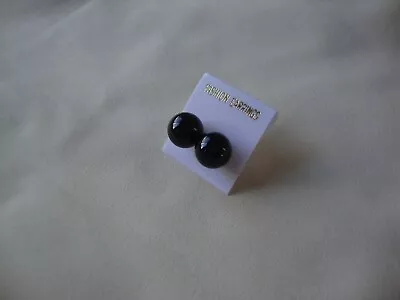 VINTAGE 1970s CLASSIC CHINESE BLACK 10MM BALL GOLD TONE POST STUD EARRINGS • $2.99