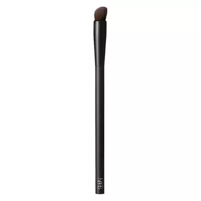 #24 High Pigment Eyeshadow Brush • £36.83