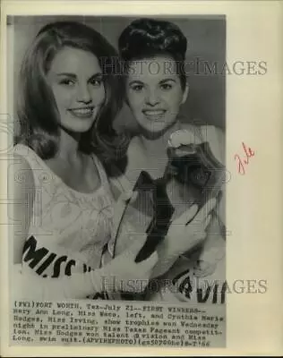 1966 Press Photo Mary Anne Long And Cynthia Marie Hodges In Miss Texas Pageant • $19.99