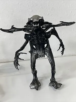 1994 - Aliens Vs Marine Corp. Hicks Vs King Alien Vintage Figure - 6  • $24.99