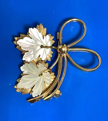 Vintage Wells Mother Of Pearl Flower Brooch 14k Yellow GF • $1.50