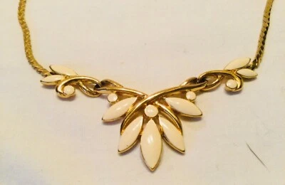 £34 • Buy Trifari Gold Tone Cream Lucite Floral Vintage Costume Jewellery Necklace