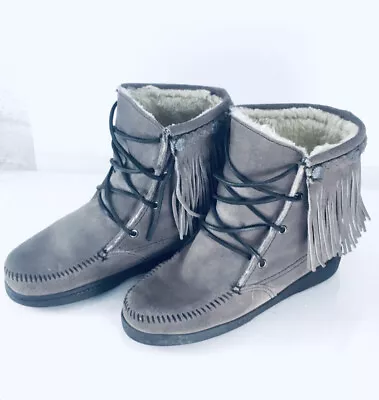 Excellent Cond! MINNETONKA 6M SUEDE ANKLE BOOTS Women Gray Leather Lined  Shoe • $22