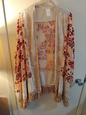 Seen And Be Seen Floral Shawl/Poncho  Comfort Velvet And Fringe Statement  • $12.55