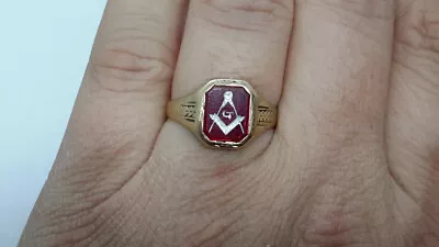 Vintage Masonic Ring 10k Gold - Men’s • $299.99