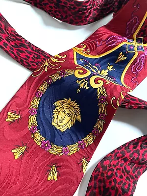 GIANNI VERSACE VINTAGE '90s BAROQUE MEDUSA HORNET TIE PANTHER HONEYBEE ITALY RED • $115.24