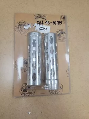 1  Universal Aluminum Handle Bar Hand Grips Honda Yamaha Suzuki • $9.99