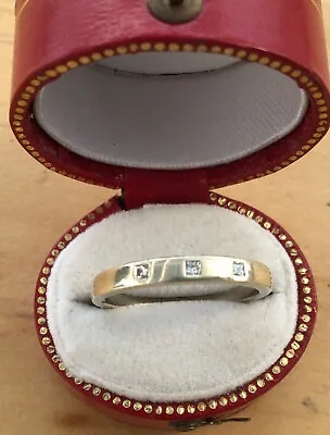 9CT 375 White Gold 3 Inset Diamond Ring Size N • $125