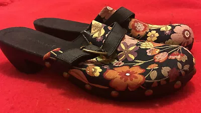 COCONUTS BY MATISSE Black Floral Print Clogs - Size 7 • $24.95