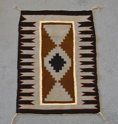 Vintage Navajo Indian Rug - Stepped Diamond Design With Wide Border - 32.5  X 23 • $145