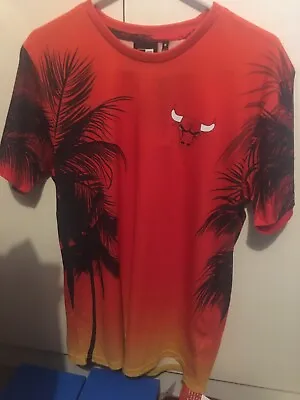 £22 • Buy New Era Chicago Bulls Summer City Print T-Shirt M