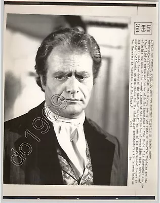 HOLLYWOOD Television Actor VIC MORROW At Home CALIFORNIA 1977 Press Photo • $30