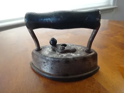 Vintage Miniature Sad Iron / Flat Iron Dover #922 4 1/2  • $13.95
