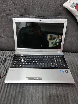 J128 Samsung NP-S3511 15.6   Laptop For Spares Or Reapirs Won't Turn On • £35.99