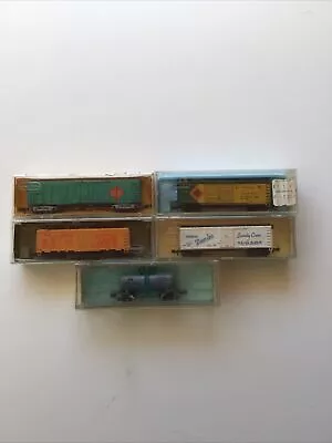 Lot Of (5) N Scale Rolling Stock Cars Boxcars Tank Car EUC 4-2 • $10.50