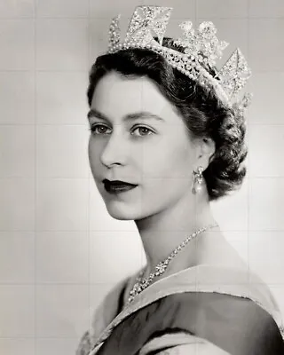 HER MAJESTY QUEEN ELIZABETH II - 10  X 8  B/w Portrait Photograph 1952 • £2.50