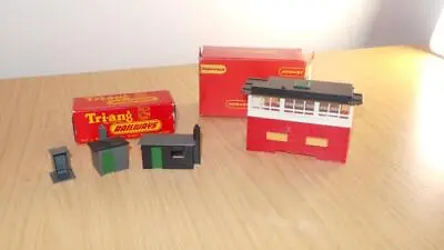 BC89: Hornby R145 Signal Box & Triang R84 Lineside Huts • £10