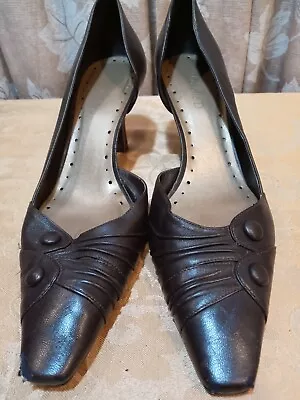 Michelle D Leather Pointy Toe Shoe Size 8.5 • $9