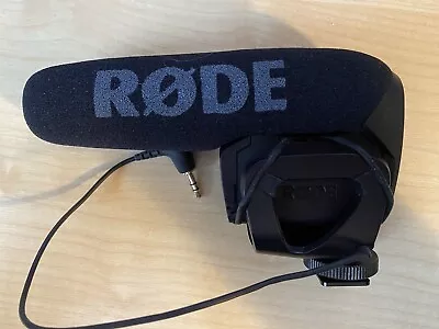 £41 • Buy Rode VideoMic Pro With Windshield And Shock Mount + 2.5mm To 3.5mm Adapter