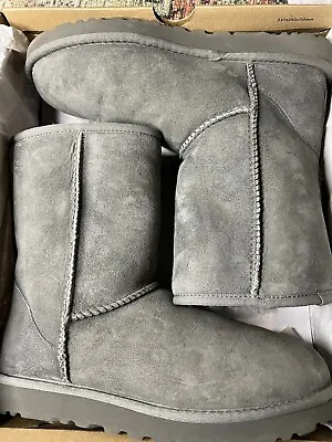 UGG Women's Classic Short II Boot Grey US 8 • $79.99