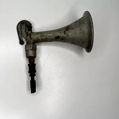 Vintage WOLF WHISTLE CAR HORN By YODER MFG. In Hollywood Ratrod Hotrod *USED* • $79.99