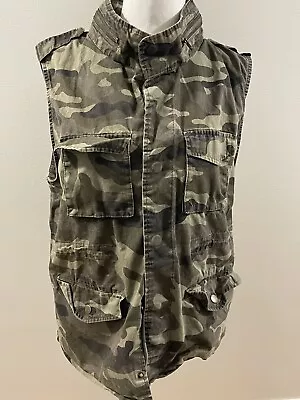 Ladies Camo Vest Love Tree Size Large Cargo • $10