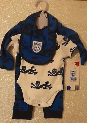 England Football Baby Boy 3 Piece Set Size Tiny Baby 44cm • £12.99
