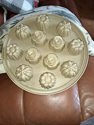 Pampered Chef Silicone 13  Round 12 Muffin Cupcake Dessert Pan Mold Flower • £4.99