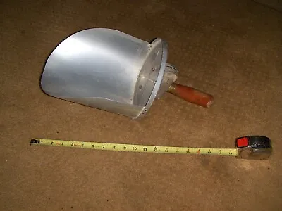 Vintage 70's Grain Or Feed Scoop With Built-in Scale 0-5 Pounds Dolly Dale USA  • $29