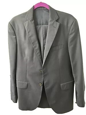 Dominec Vacca Suit • $400