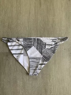 Volcom Womens Small Out Of Line Bikini Bottoms • $5