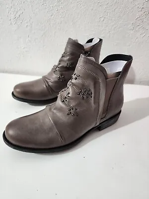 Miz Mooz Limit Leather Graphite Gray Zip Ankle Boots Stud Accent Womens Size 6 • $59.99