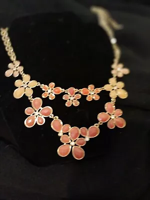 Vintage Pink Lucite Faceted Bib Flower Necklace • $4.08
